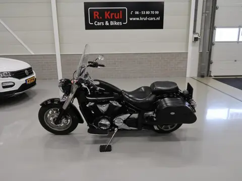 Yamaha XVS 1300A Custom Chopper Midnight Star floorboards TomTom nieuwe voorband en accu zijtassen z