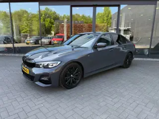 BMW 3-SERIE 320i M-Sport,LED,NaviPro,Lane Ass.,Half Leder,Carpay,Clima,Cruis
