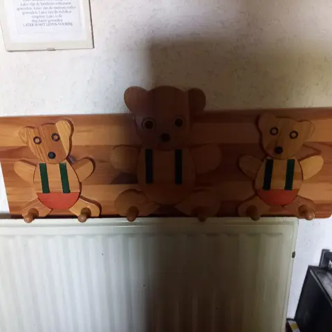 Kinderkapstok zeer degelijk, 6 haakjes - afm: 70 x25