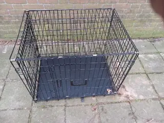 Hondenbench: afmeting: 37 x 38 x 45cm.