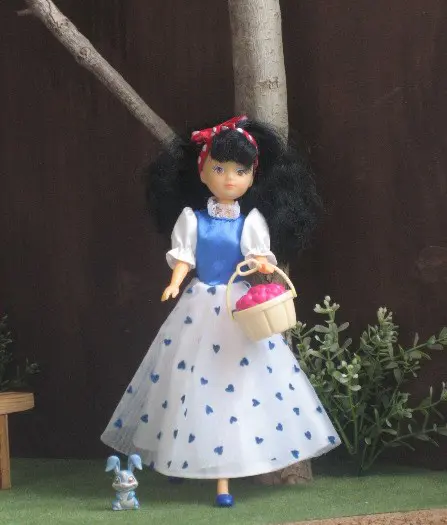 Popje Sneeuwitje barbie met konijn en appels [POP155]