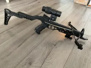 Kruisboog met red dot laser