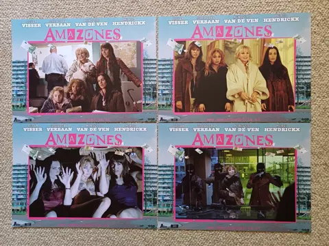 AMAZONES     lobbycard set.