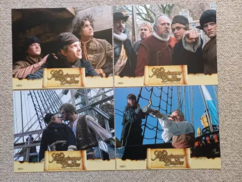DE   SCHEEPSJONGENS   VAN   BONTEKOE     lobbycard set.