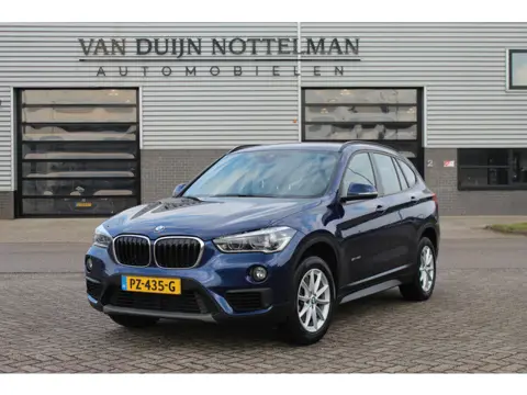 BMW X1 sDrive20i High Executive / Camera / HUD / Keyless / N.A.P.