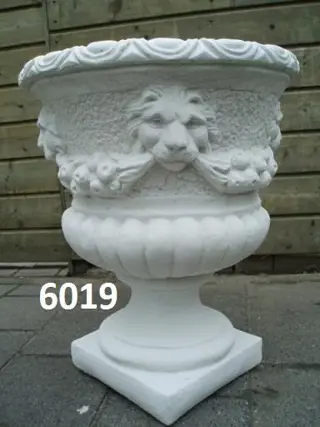 Leeuwen plantenbak.