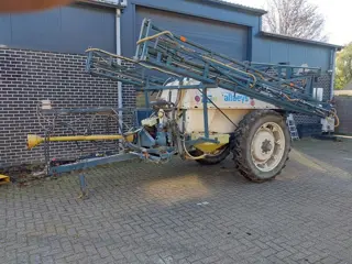 Allaeys Getrokken veldspuit 24 meter 2200 liter