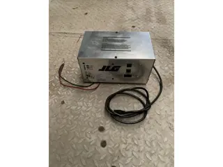 JLG 12V 100-140AH lader (bj 2021)