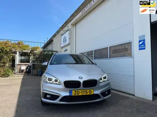 BMW 2-serie Active Tourer 218i High Executive AUTOMNAAT LAGE KM STAND TREKHAAK MOOIE AUTO