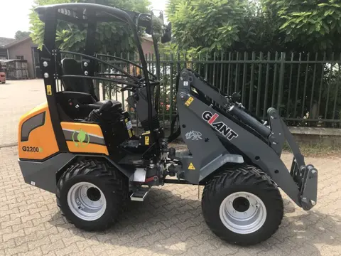 Giant G2200E