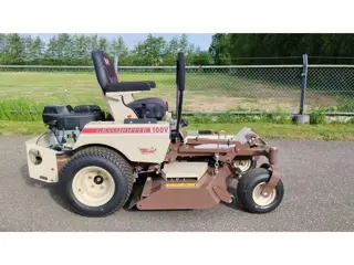 Promotie Grasshopper 100V zeroturn  24 pk maaier 1.22 maaidek achteruitworp Nieuw