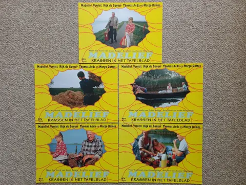 MADELIEF  KRASSEN  IN  HET  TAFELBLAD    lobbycard set.