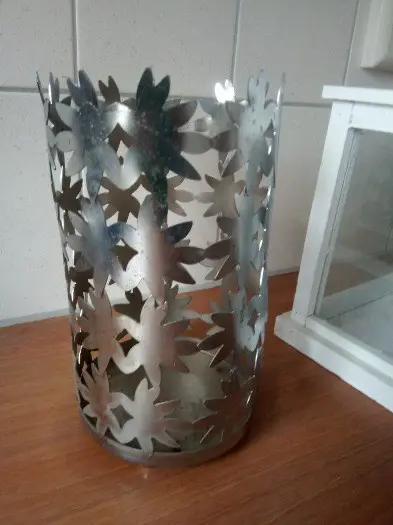 Metalen koker doorsnee 12 cm en 22 cm hoog.