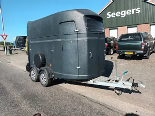 Westfalia Jupiter XL polyester paardentrailer