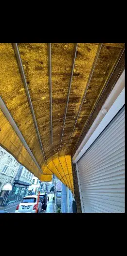 Professionele reiniging van zonneschermen en markiezen