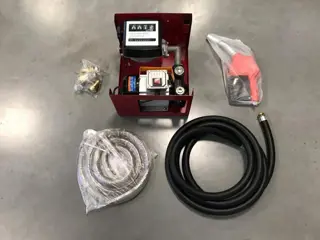 Pompset 230 Volt pompset brandstof pomp compleet met slang, teller en afgiftepistool !
