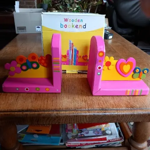 Houten kinder- boekensteunen -