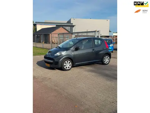 Peugeot 107 1.0-12V XR