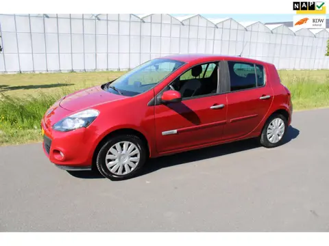 Renault Clio 1.5 dCi Authentique 5 Drs met navigatie en Airco