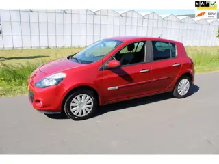 Renault Clio 1.5 dCi Authentique 5 Drs met navigatie en Airco