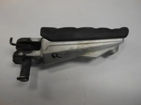 VOETSTEUN RECHTS BMW F 800 S - ST 2006 - 2010