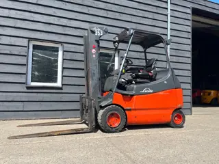 Linde E30-03-600 S Heftruck Elektrisch Triplo Freelift