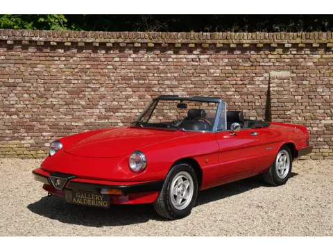 Alfa Romeo Spider 2.0 Aerodynamica A gorgeous and well-preserved "Series 3" Spider, Executed in "Ros