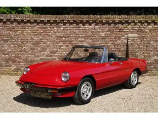 Alfa Romeo Spider 2.0 Aerodynamica A gorgeous and well-preserved "Series 3" Spider, Executed in "Ros