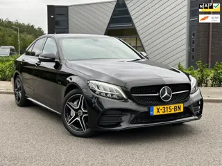 Mercedes-Benz C-klasse 300e AMG Black Edition | Sfeerverlichting | Clima | 18 Inch | LED | Digitale 