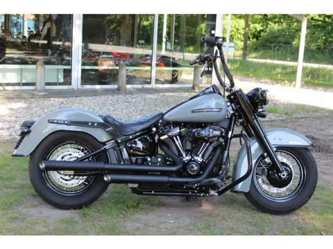 Harley-Davidson Heritage  FLHCS
