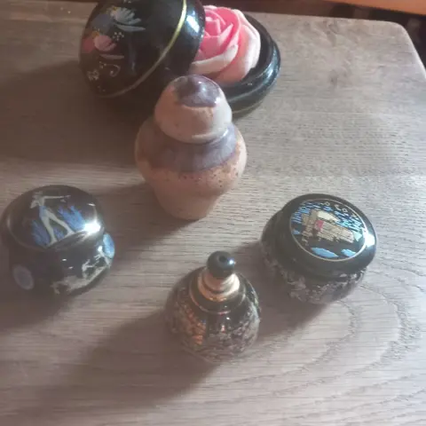 flesjes , heeft parfum in gezeten