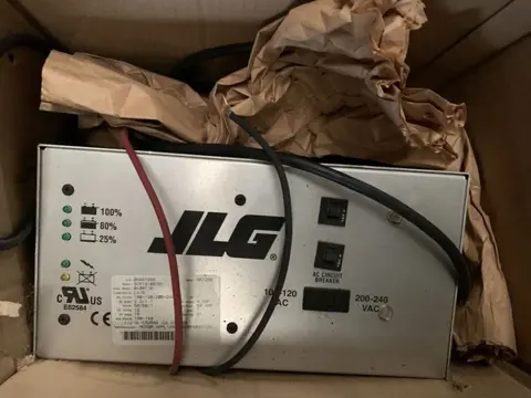 JLG 12V 100-140AH Lader (bj 2021)