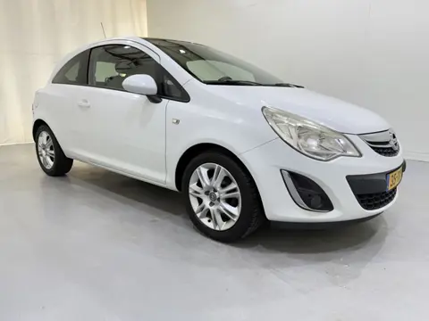 Opel Corsa 1.2 Bi-fuel Color Edition (bj 2012)