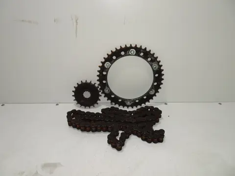 KETTING EN TANDWIELEN SET Triumph Sprint RS 1999 - 2003