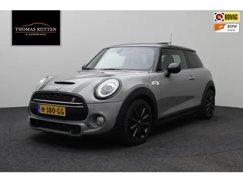 Mini Mini 2.0 Cooper S Chili 2018 | Airco | Stoelverwarming | Panoramadak | Onderhoudshistorie | Par
