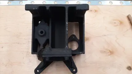 Pedal support for Maserati Khamsin