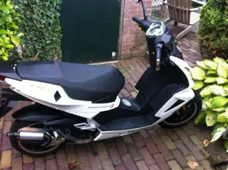 Peugeot speedfight 3 rs (wit)