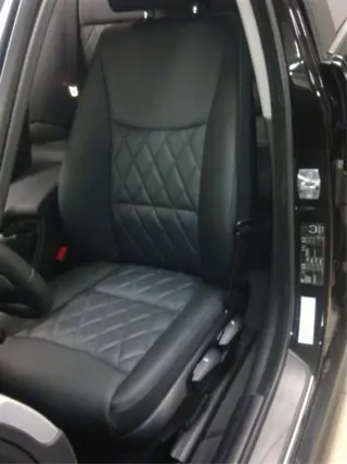 Autobekleding of herstelling interieurs