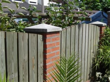 Afdekmuurplaten en pilaar hoedjes