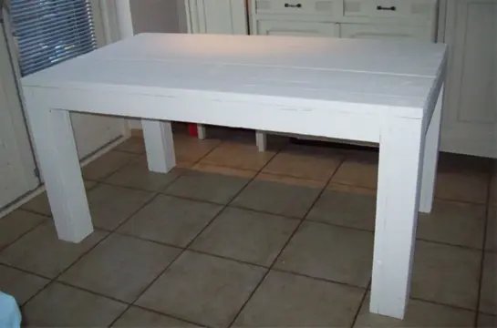 Witte tafels van steigerhout