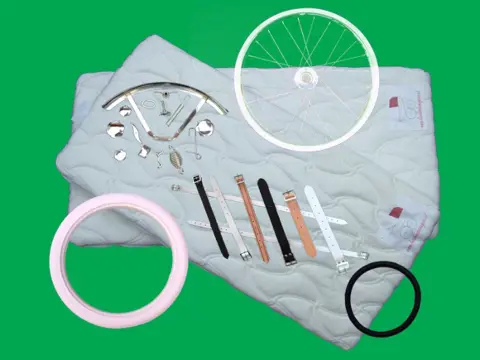 Riempjes en banden voor klassieke kinderwagens/poppenwagens.