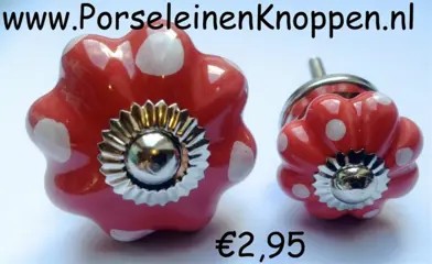 Knopjes met stippen en kastknopjes met strepen