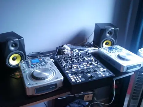 Complete DJ-set, boxen,micer,cd-spelers