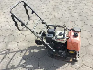 Gebruikte trilplaat Husqvarna LG100