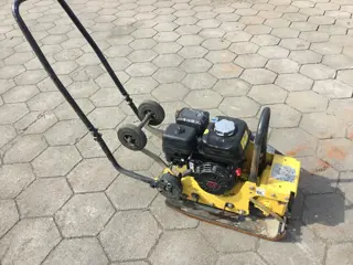 Gebruikte trilplaat Bomag BVP 10/36 (2021, zonder watertank)