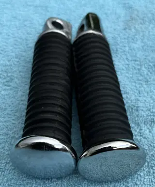 Voetsteun rubber/chroom (ruilen met volledige rubbere voetsteunen is ook mogelijk)