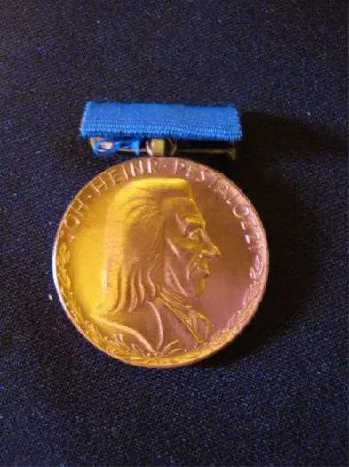 DDR medaille 10 j,trouwe dienst in pedagogisch werk,gst