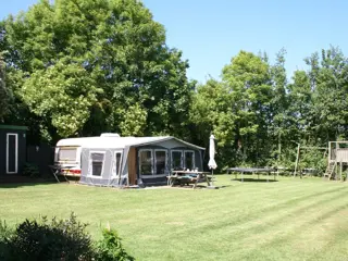 Prachtig gelegen comfortabele toercaravan met privé sanitair