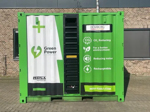 MOSA Hybride Perkins 66 kVA / 80 KWh accupakket (bj 2021)