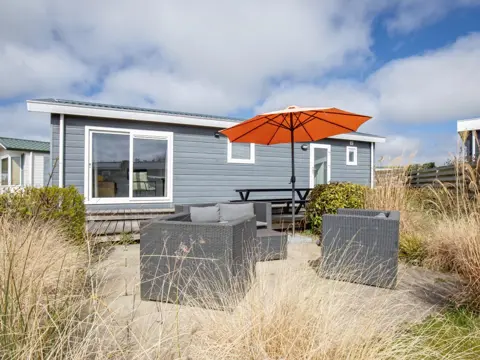 Luxe modern chalet op een steenworp van het strand
